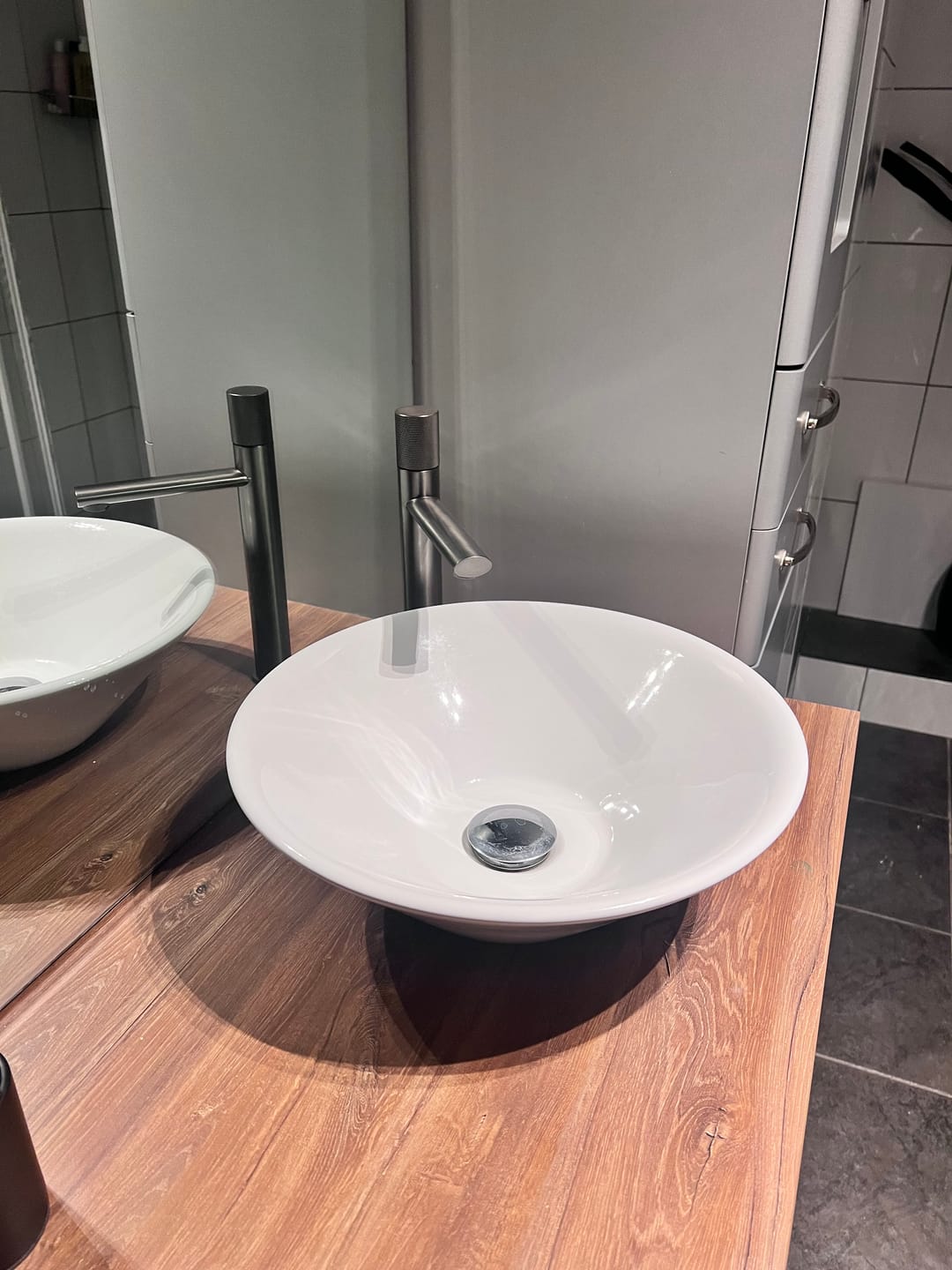 Customer photo review of Mitigeur de salle de bain gris brossé