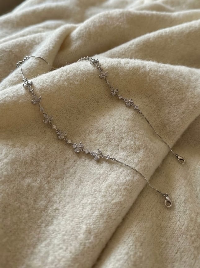 Customer photo review of Heartline Grace silver payal for women