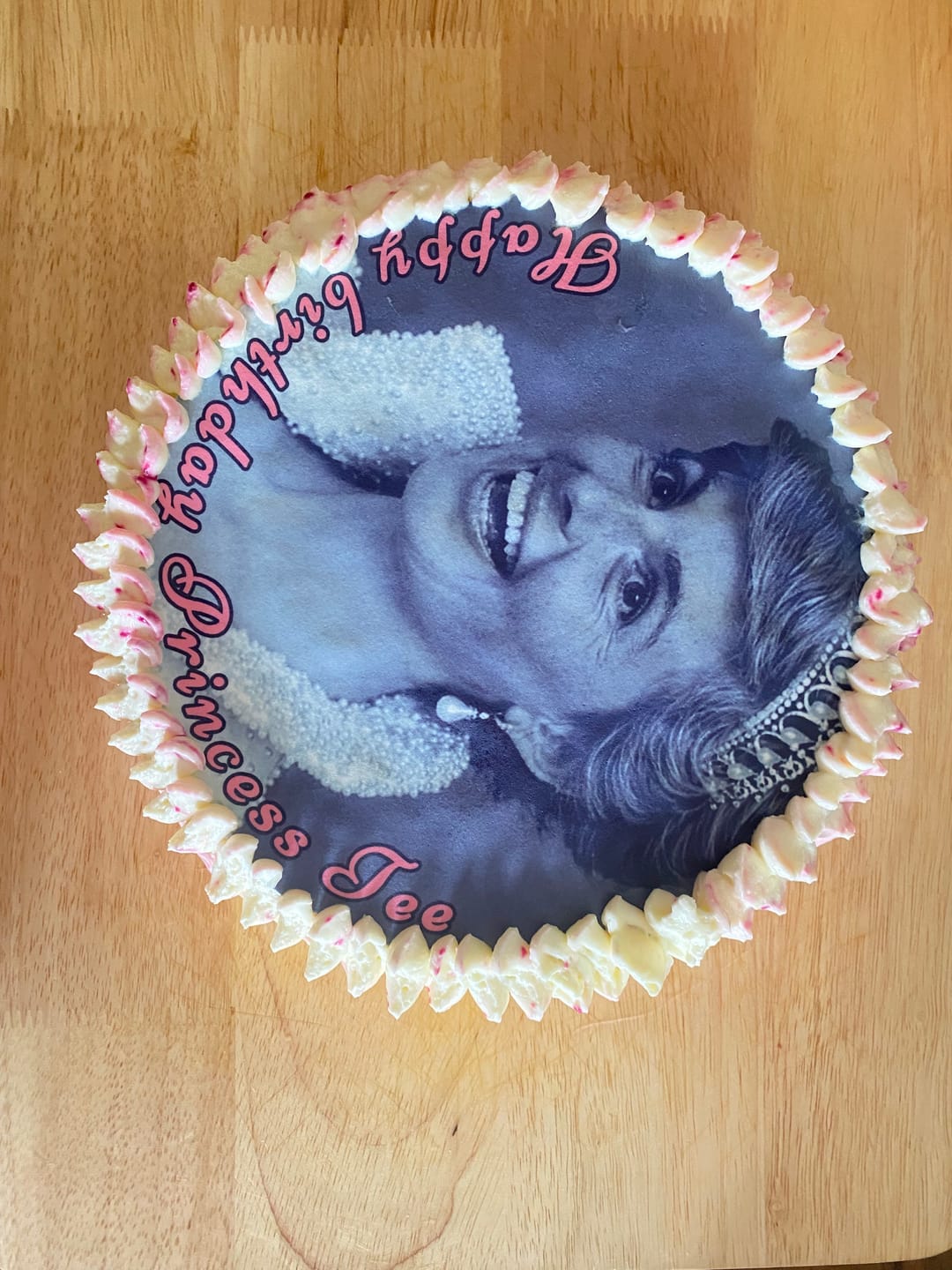 Customer photo review of 20 cm Pre-cut Circle Custom Edible Icing Image