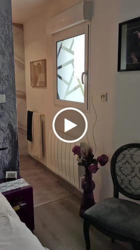 Customer video review of Panneau Mural PVC Effet Marbre Doré – Étanche et facile à poser