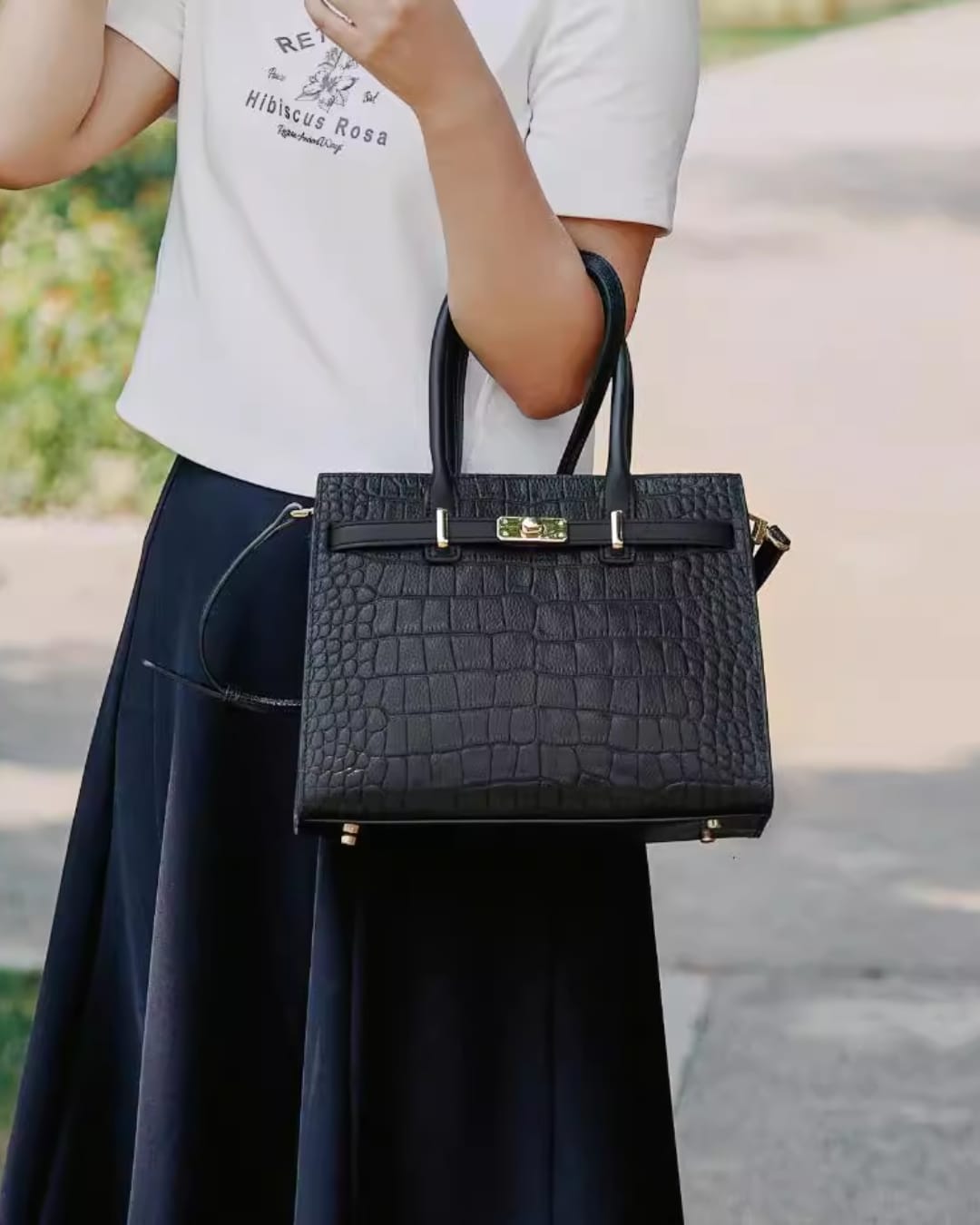 Customer photo review of Tang Red 27 Obsidian Crocodile-Embossed Tote