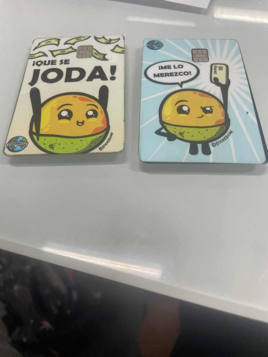 Customer photo review of La Última La Paga el Diablo - Sticker para Tarjeta de Crédito