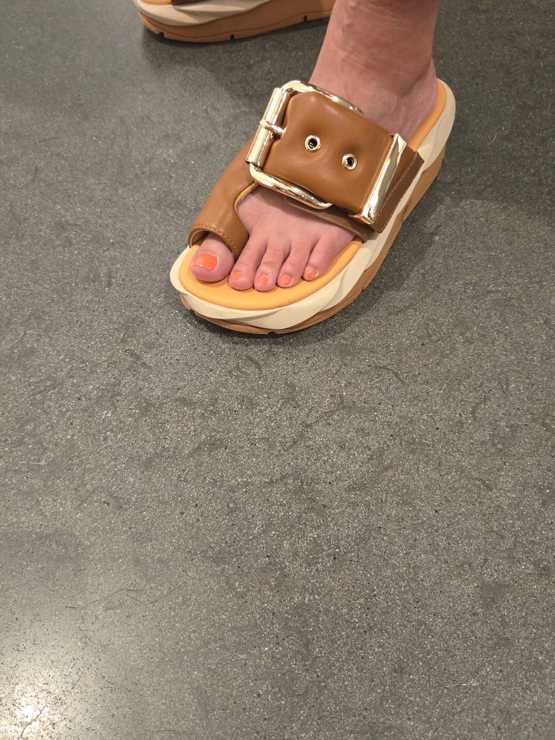 Customer photo review of 4CCCCEES -  Mellow Glow Brown