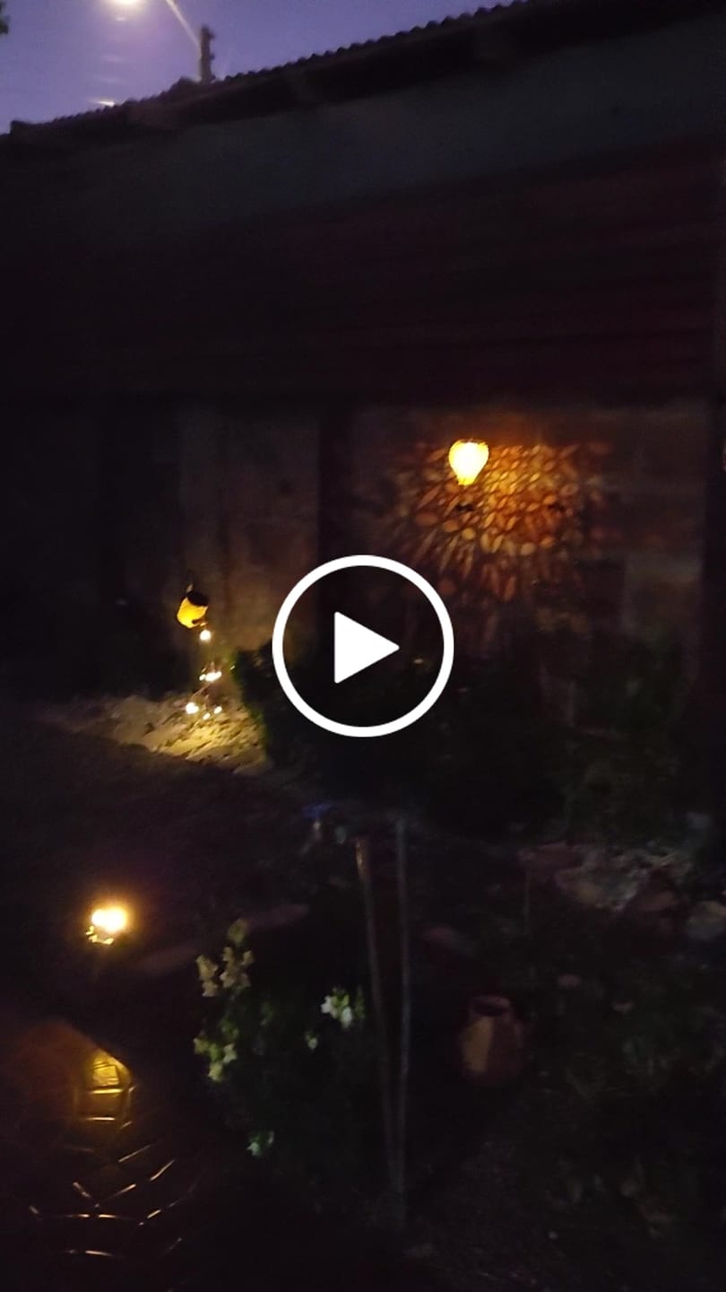 Customer video review of Estaca Globo Aerostático Solar - Luz Cálida / IP65