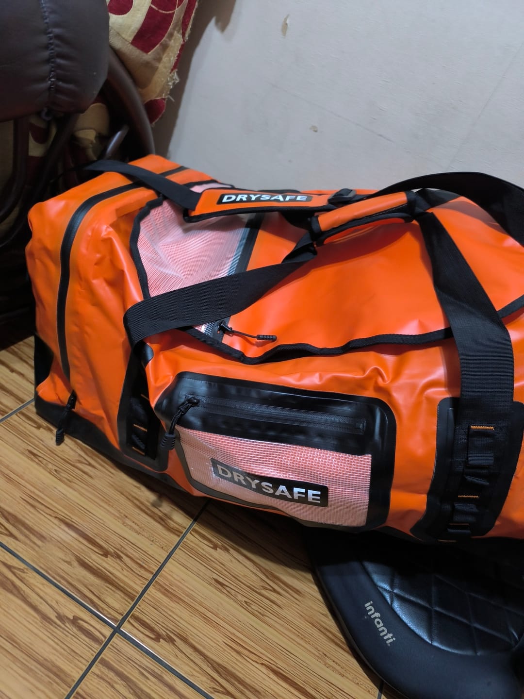 Customer photo review of Bolso Outdoor XL LLANCALIL 120 Lts impermeable DRYSAFE Naranjo