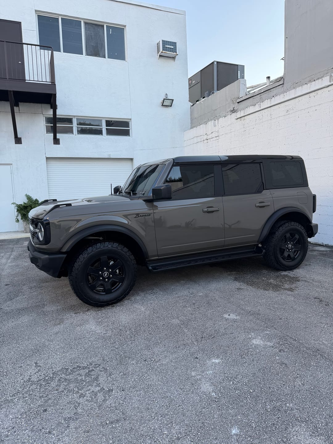 Customer photo review of Ford Bronco OEM Color-Matched Door Handle Cover *Secure Fit