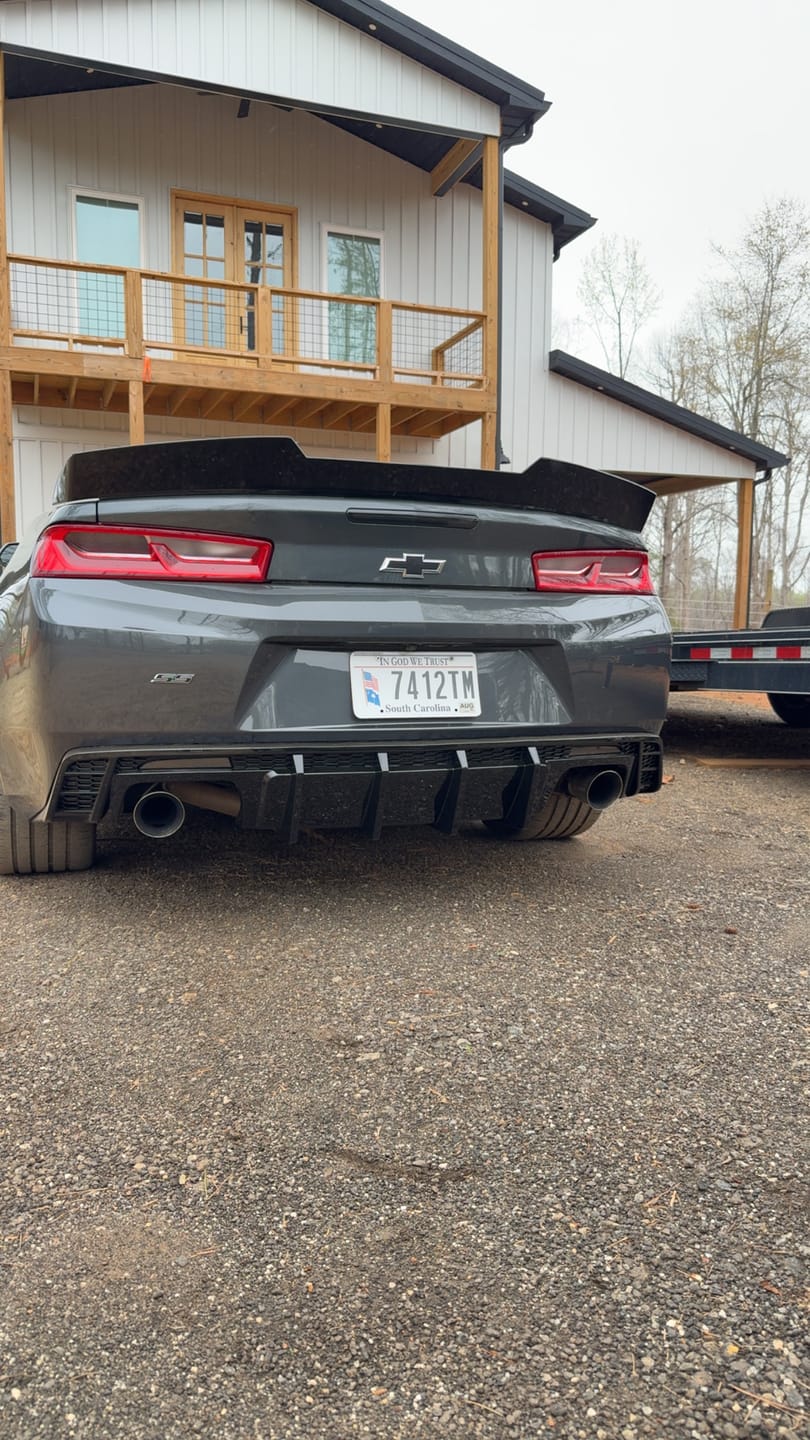 Customer photo review of 2016-2025 Chevy Camaro Evo Style Shark Fins Rear Diffuser Quad/Single Tips SS/RS/LT & ZL1 w/ Smoke Reflectors