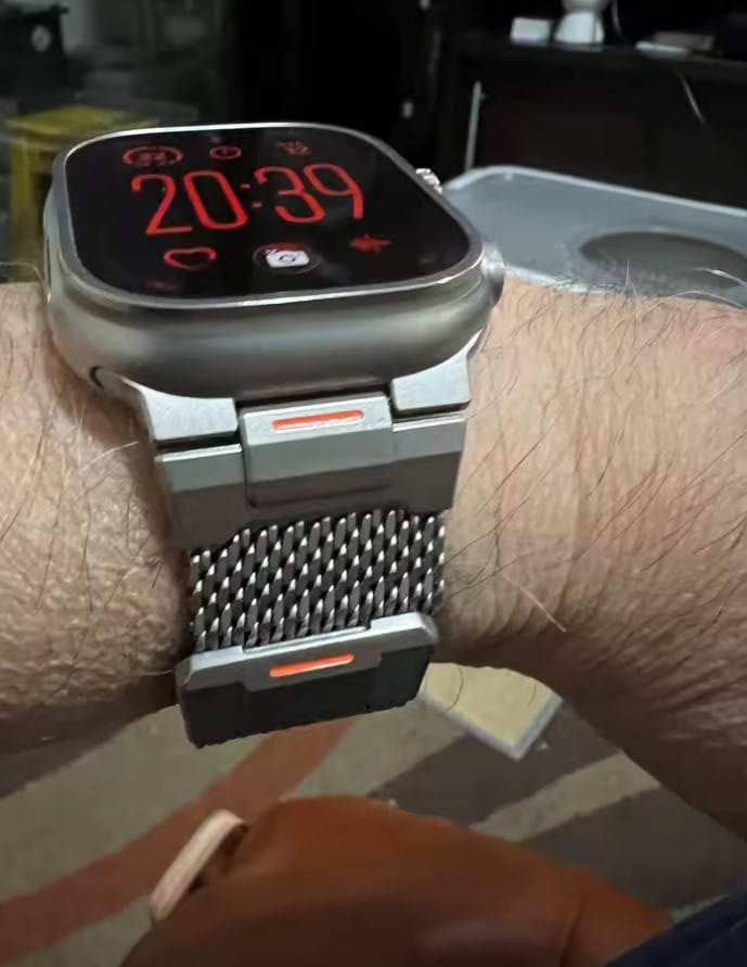 Customer photo review of Ultra Classic Milanese Loop Strap for Apple Watch