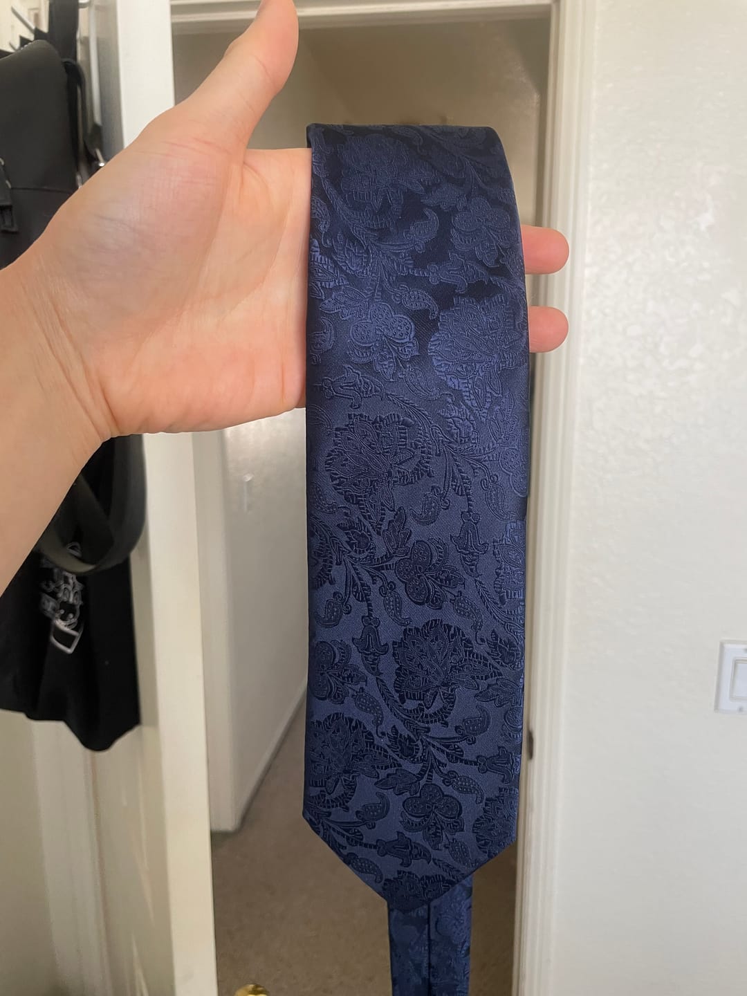 Customer photo review of Navy Blue Floral XL Tie, Pocket Square and Cufflinks