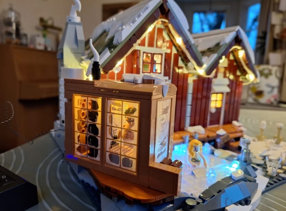 Customer photo review of Spa Cabin By Lumibricks