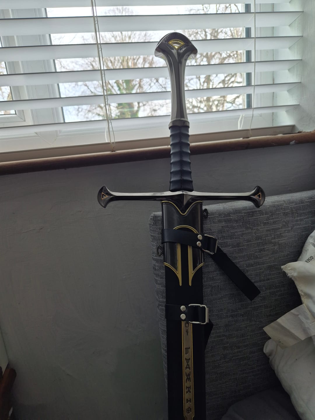 Customer photo review of Lord of the Rings Sword of King Elessar Aragorn Anduril Metal Sword With Wall Plaque Exclusive Editon