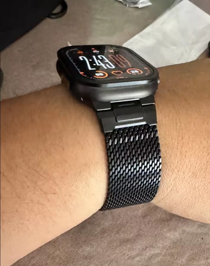 Customer photo review of Ultra Classic Milanese Loop Strap for Apple Watch