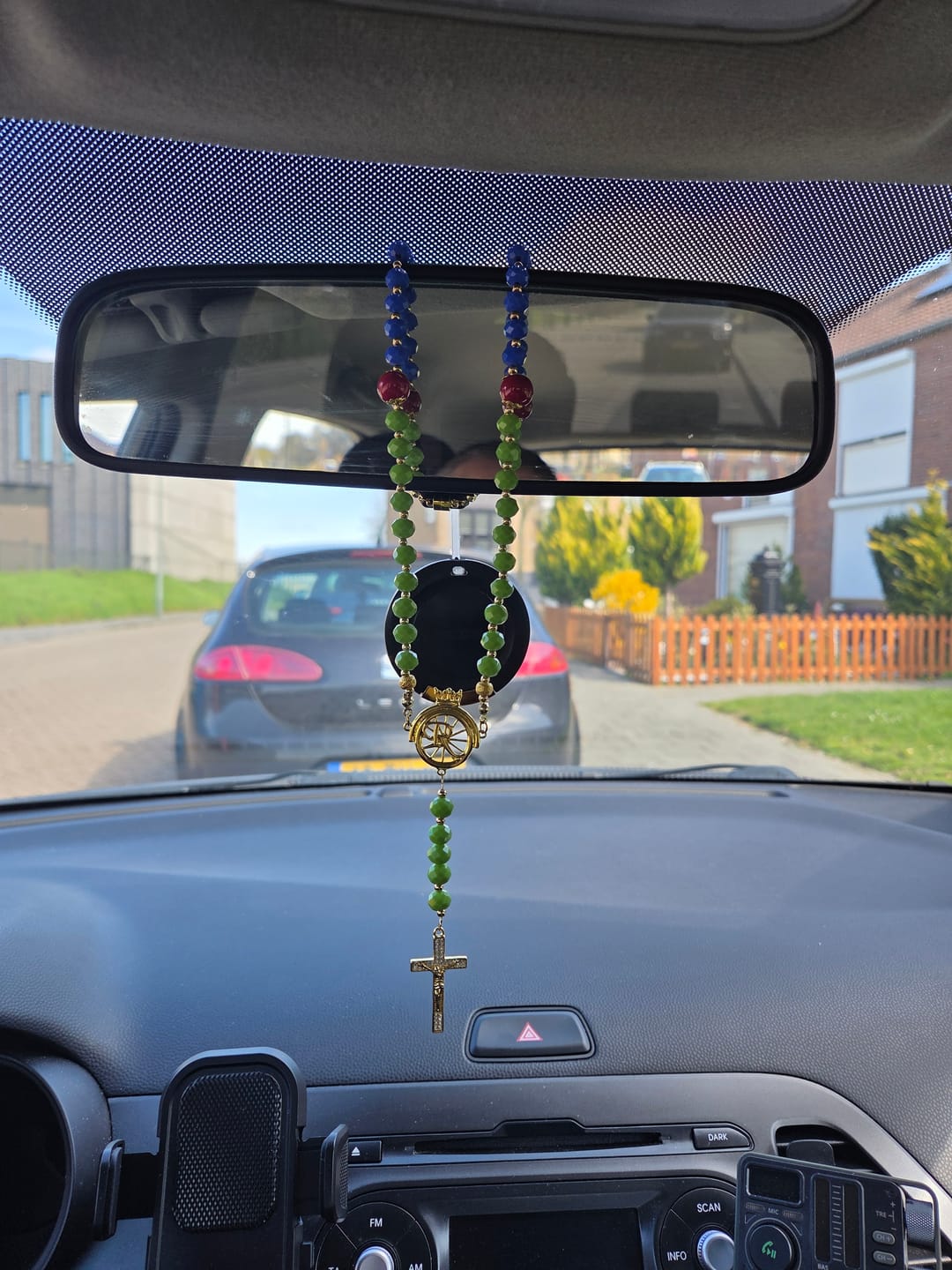 Customer photo review of La Mama | Wheel | Vergulde ROLLEMAN Logo Rozenkrans met Kruis en Magneetsluiting