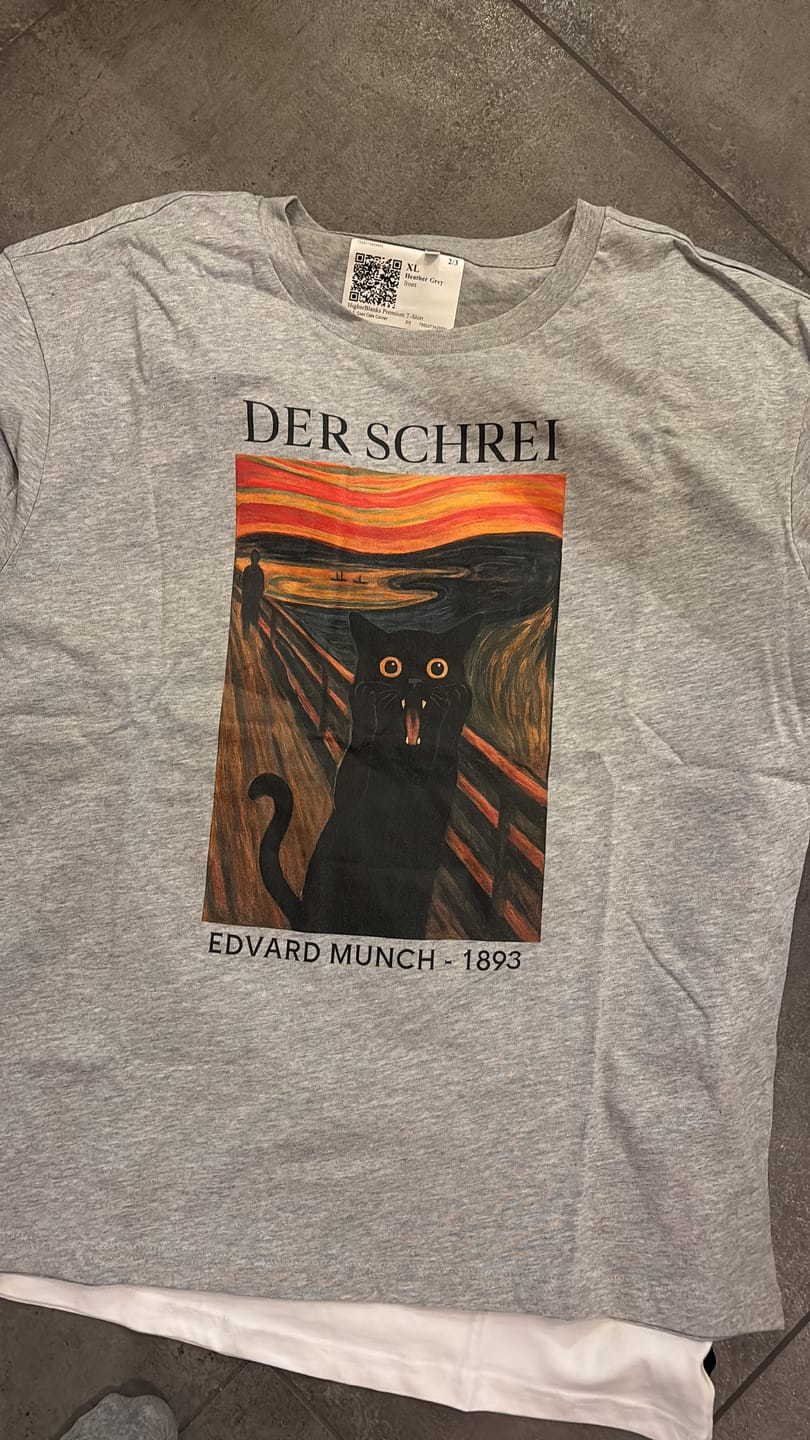 Customer photo review of Der Schrei mit Katze - Edvard Munsch - Premium Unisex T-Shirt