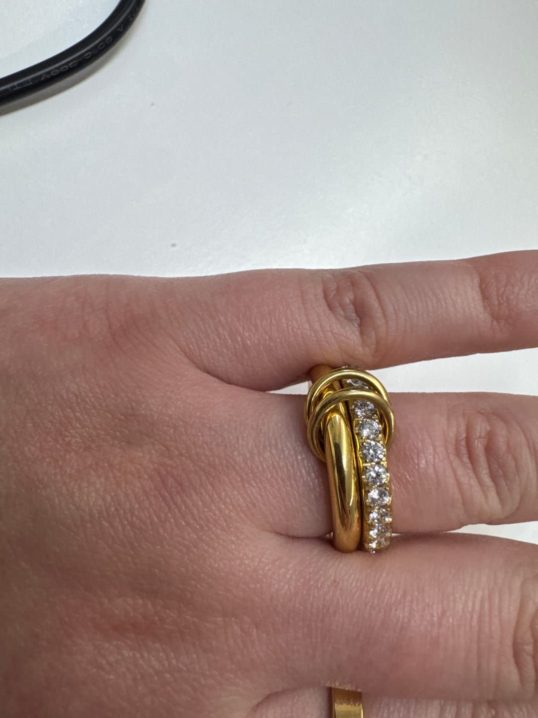 Customer photo review of Pave Infinity Flow Ring 18K Vergoldet