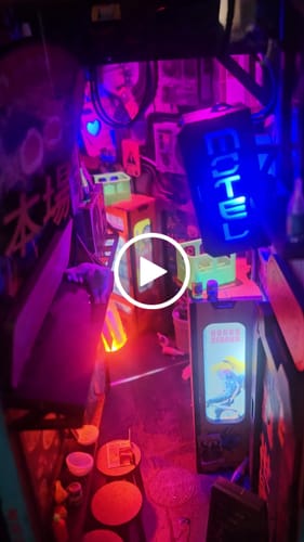 Customer video review of Neo Ramen MiniAlley – A Cyberpunk DIY Diorama Booknook