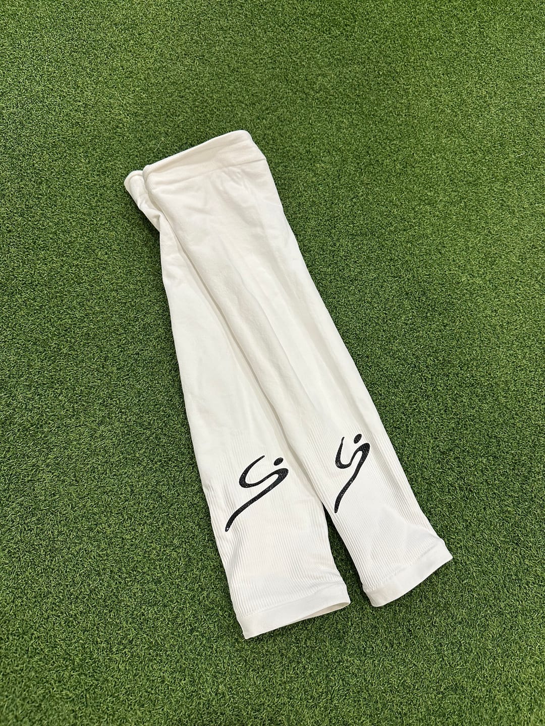 Customer photo review of STORYi Sun Sleeves – White/Black