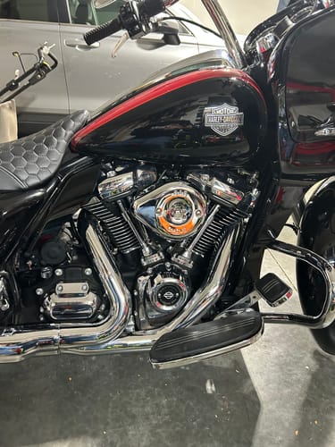 Customer photo review of HR3 Vivid Black Mid-Frame Air Deflectors For Harley Touring and Trike Models 09-24