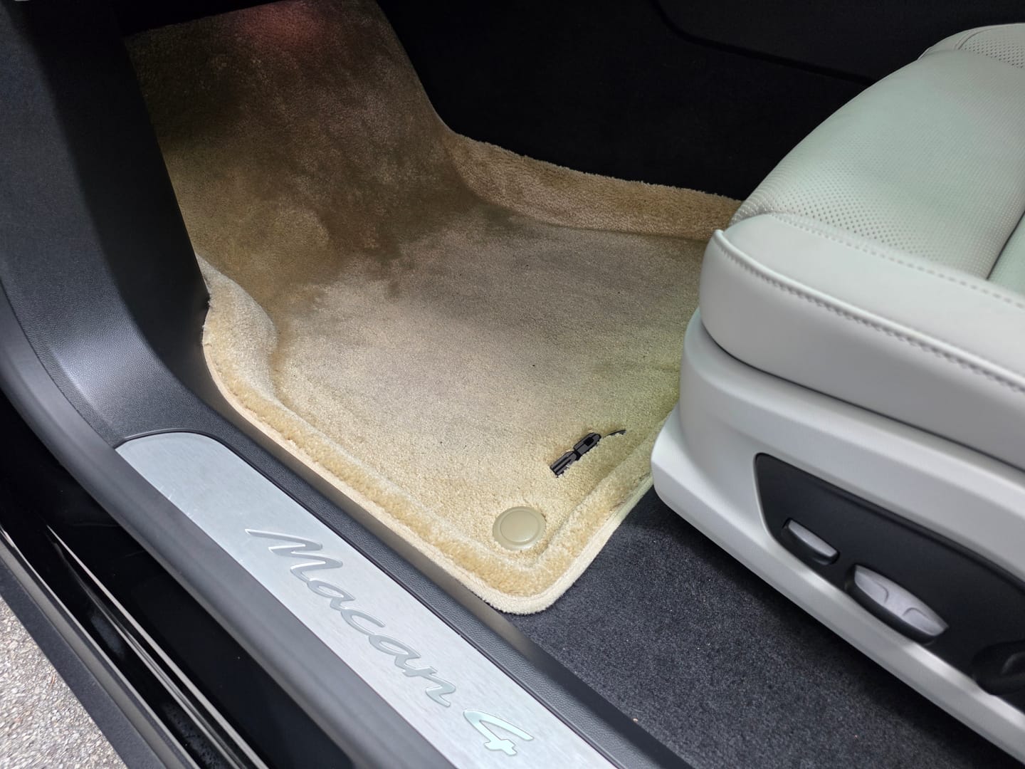 Customer photo review of PORSCHE MACAN EV [2025 - PRESENT]