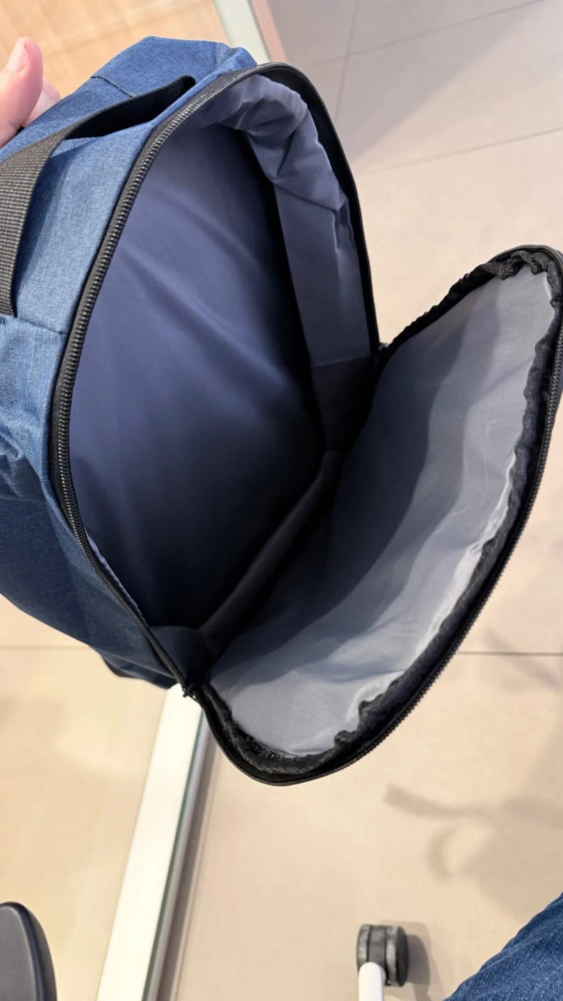 Customer photo review of Mochila Portátil 15.6" (USB)