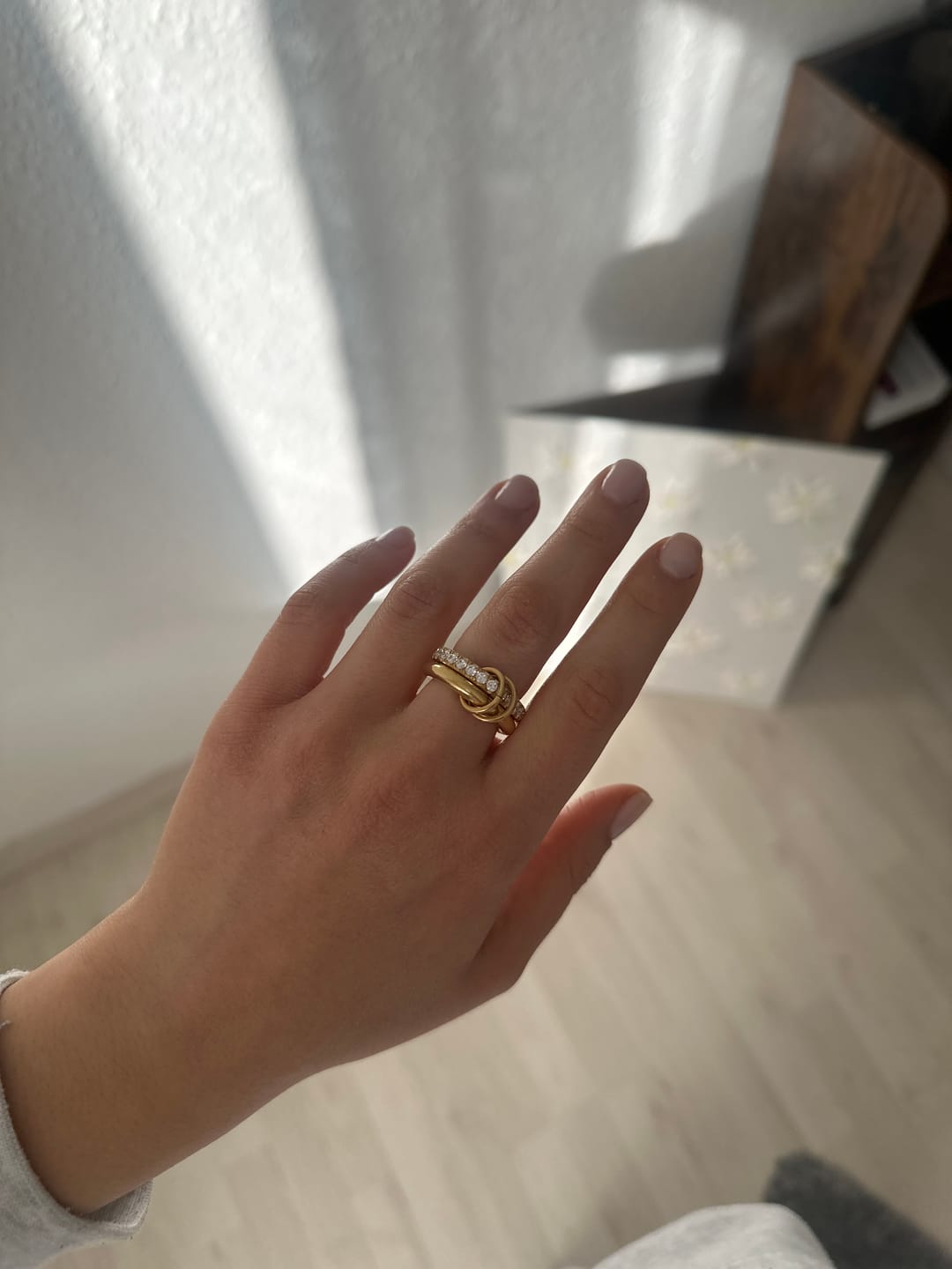 Customer photo review of Pave Infinity Flow Ring 18K Vergoldet