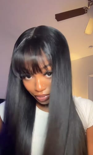 Customer photo review of Luvwin Straight Wig With Bangs 13x4 Undetectable Lace Front Wig Transparent Lace Wig with Fringe
