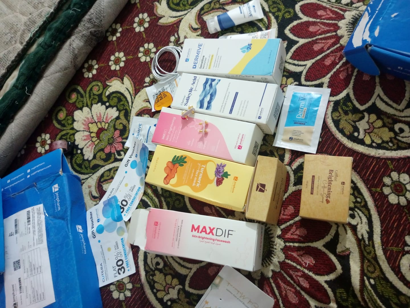 Customer photo review of Maxdif Brightening Cream