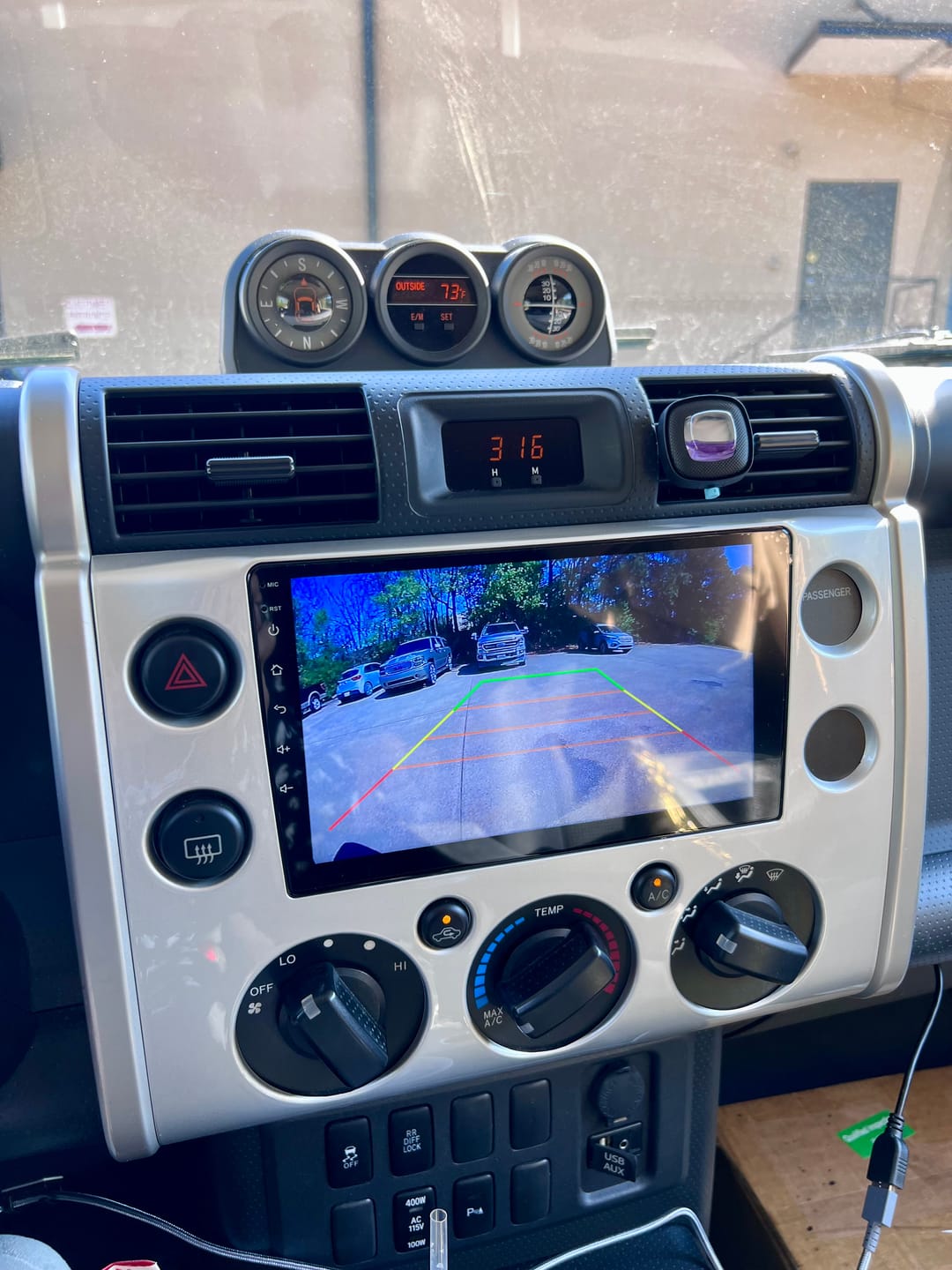 Customer photo review of Toyota FJ Cruiser (2006 - 2020) Multimedia 9" Touchscreen Display + Built-In Wireless Carplay & Android Auto