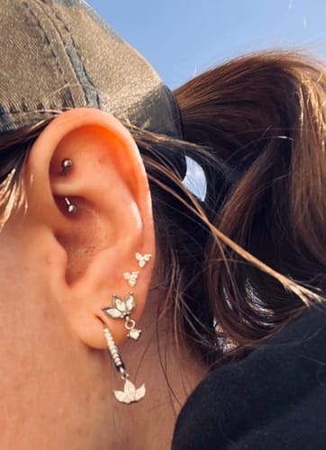 Customer photo review of Hi-Life Lotus Ohrstecker 14K Vergoldet