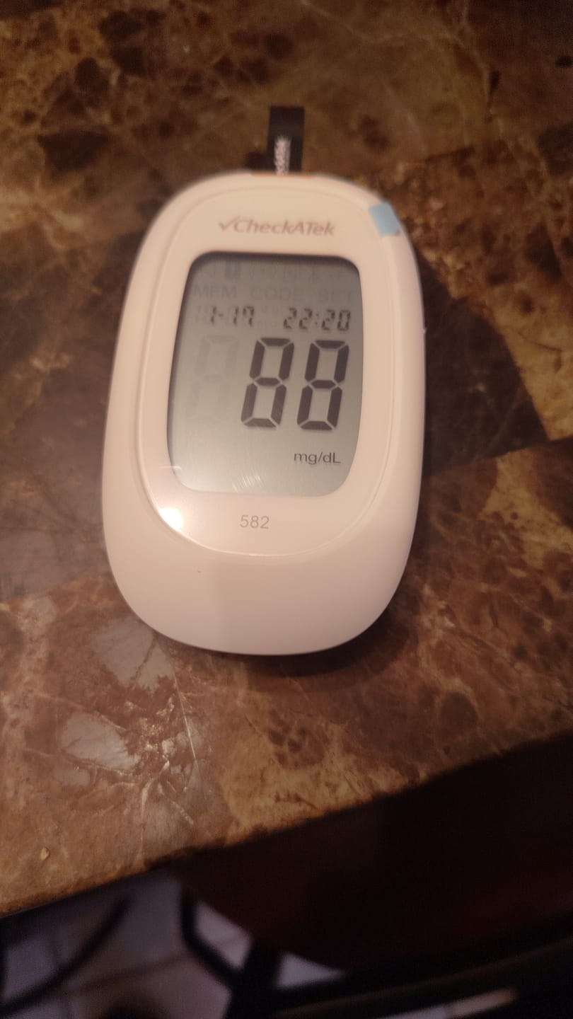 Customer photo review of Glucómetro 582 Auto Codificación con Memoria 250 Registros | Marca Checkatek