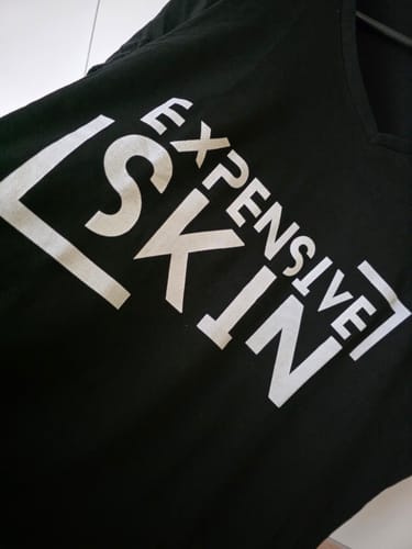 Customer photo review of Expensive Skin - Damen Shirt
