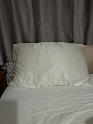 Customer photo review of White 22 Momme Mulberry Silk Pillowcase