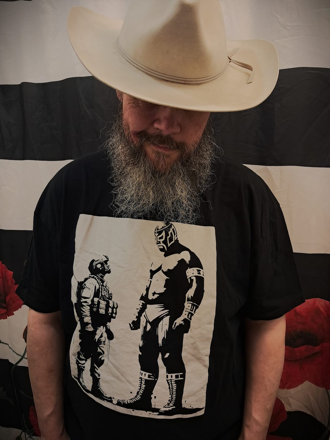 Customer photo review of Sin Lucha No Hay Victoria Art De La Calle T-Shirt