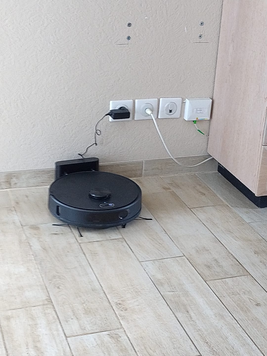 Customer photo review of Robot aspirateur V8 Pro – Nettoyage automatique avec fonction serpillère, navigation intelligente et contrôle via application pour une propreté sans effort