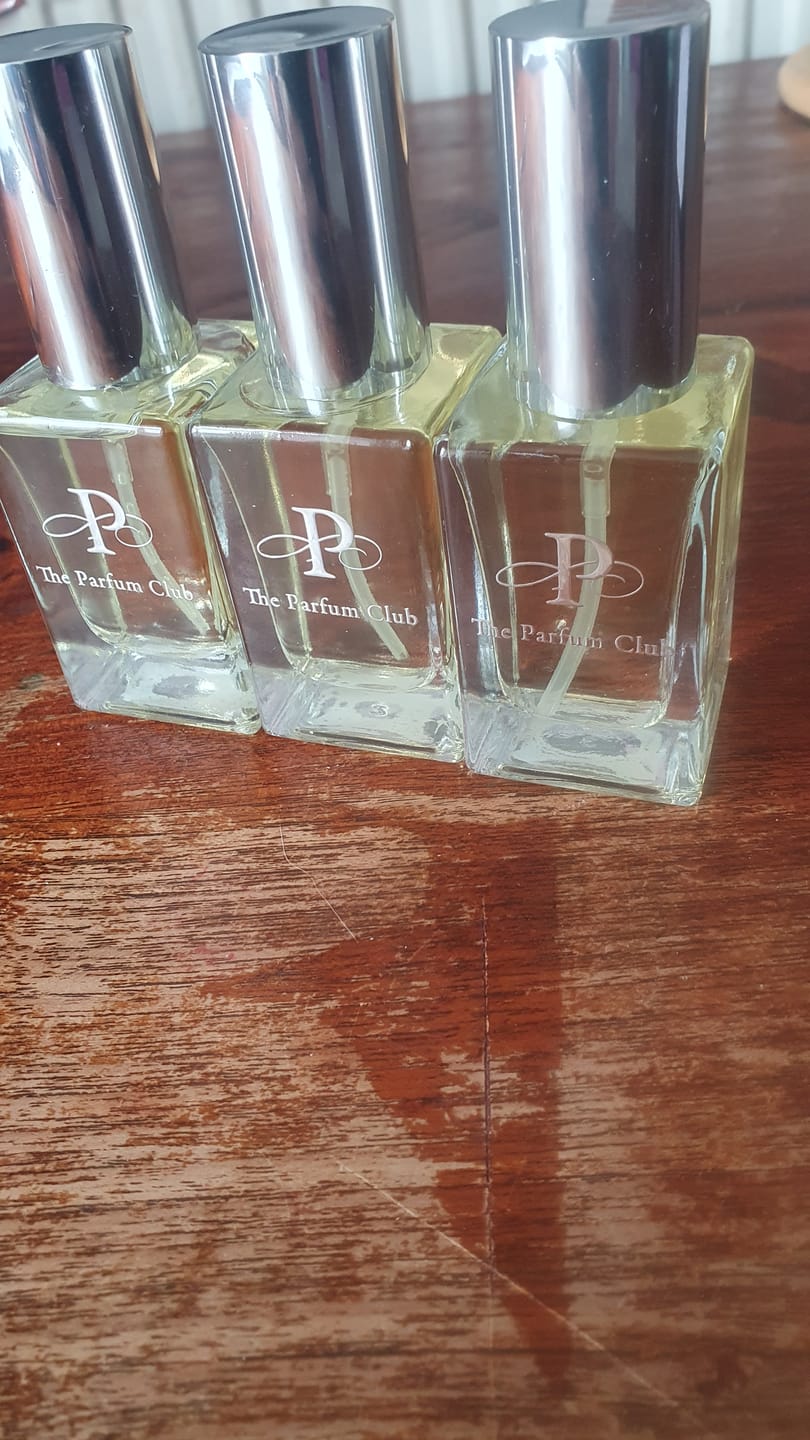 Customer photo review of No. 4118G - Bergamot, Saffron, Rose, Leather, Oud (unisex)