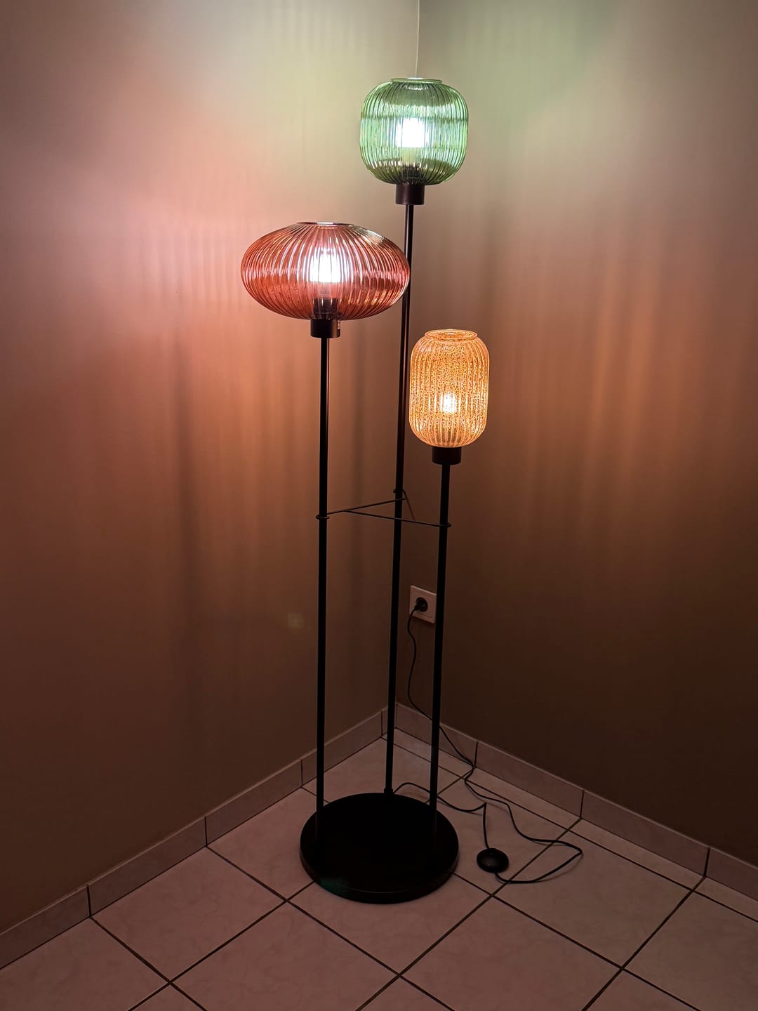 Customer photo review of Lampadaire en verre vintage CRISTALI | 3 luminaires à personnaliser