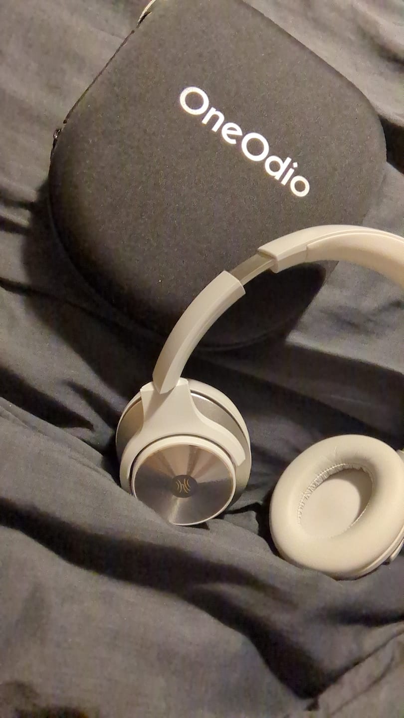 Customer photo review of Oneodio A Series - Bluetooth 5.0 Active Noise Cancelling Wireless Headphones - Built-in Microphone, Type C Charging & Carry Case - Extended 2 Year Warranty Included