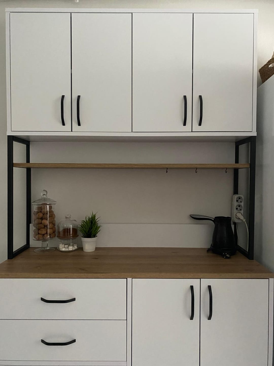 Customer photo review of Rani JE213 Kahve Köşesi Çok Amaçlı Dolap 8 Kapaklı 2 Çekmeceli Raflı Kiler Mutfak Dolabı Beyaz - Sepet Ceviz