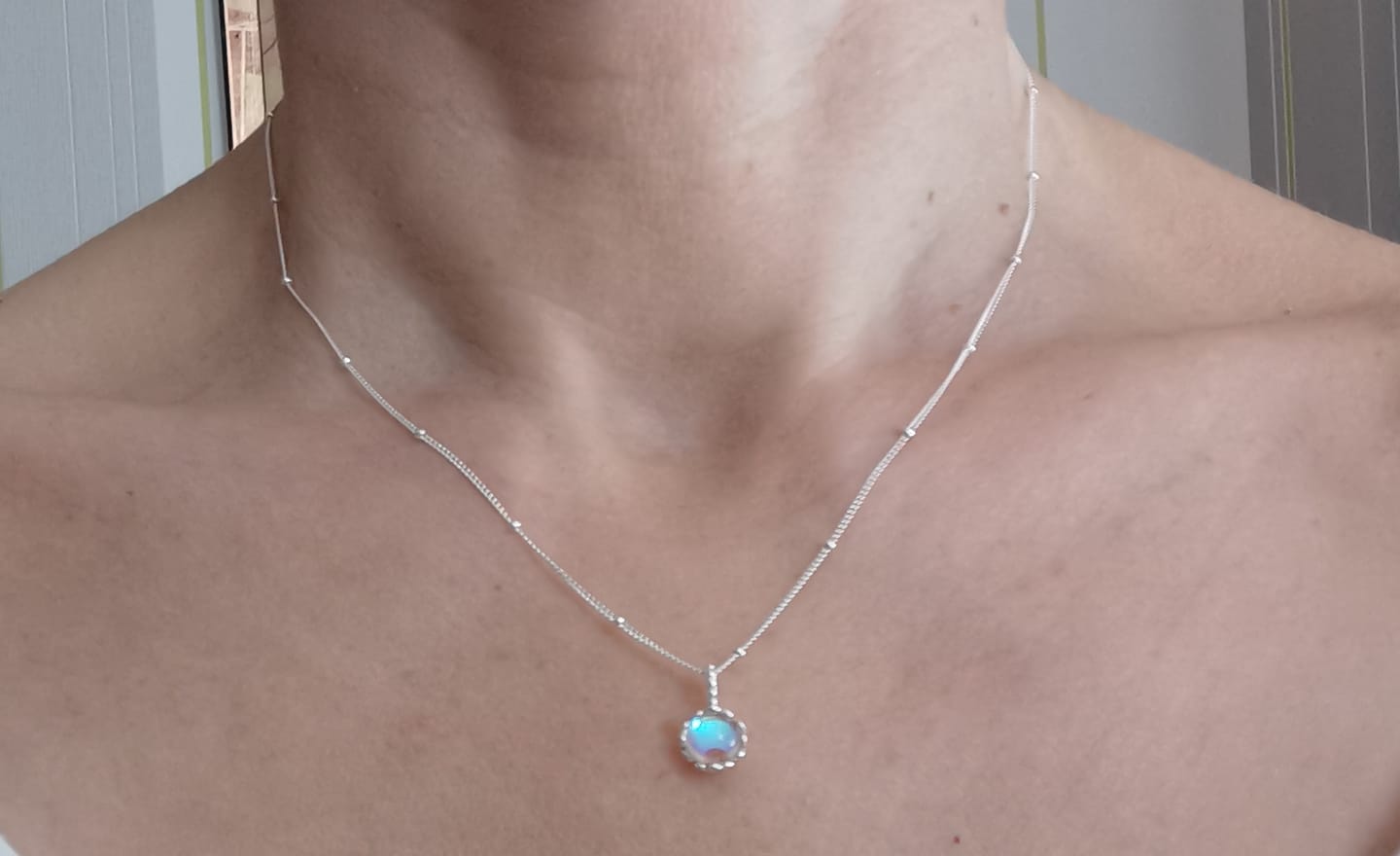 Customer photo review of Mondstein Halskette - Rundschliffanhänger