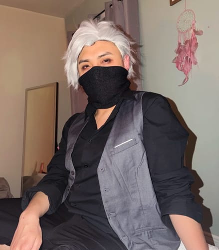 Customer photo review of Love and Deepspace Sylus Short Silver Grey Hair Basic Wig