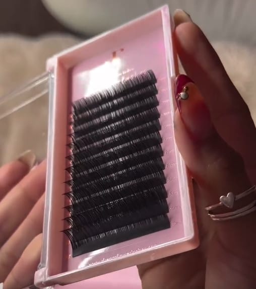 Customer photo review of Cashmere Volume Lashes 0.03/0.05/0.07