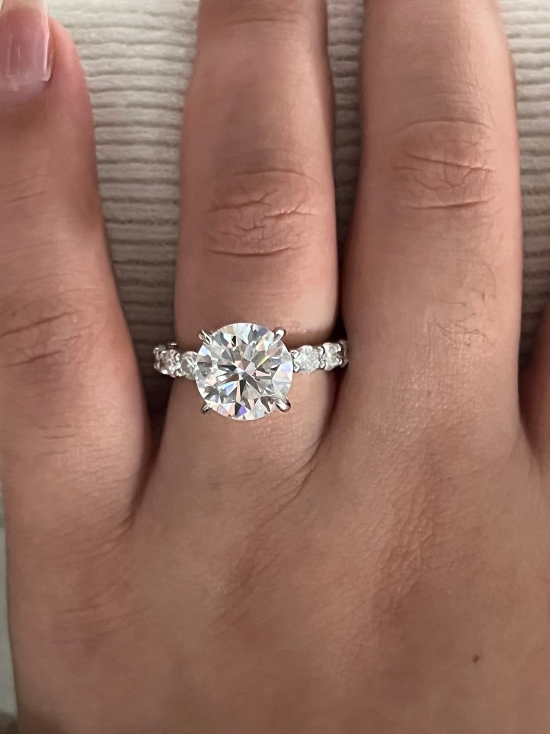 Customer photo review of S925 Moissanite 2.0~4.0 Carat Round Cut Engagement Ring For Everyday Wear