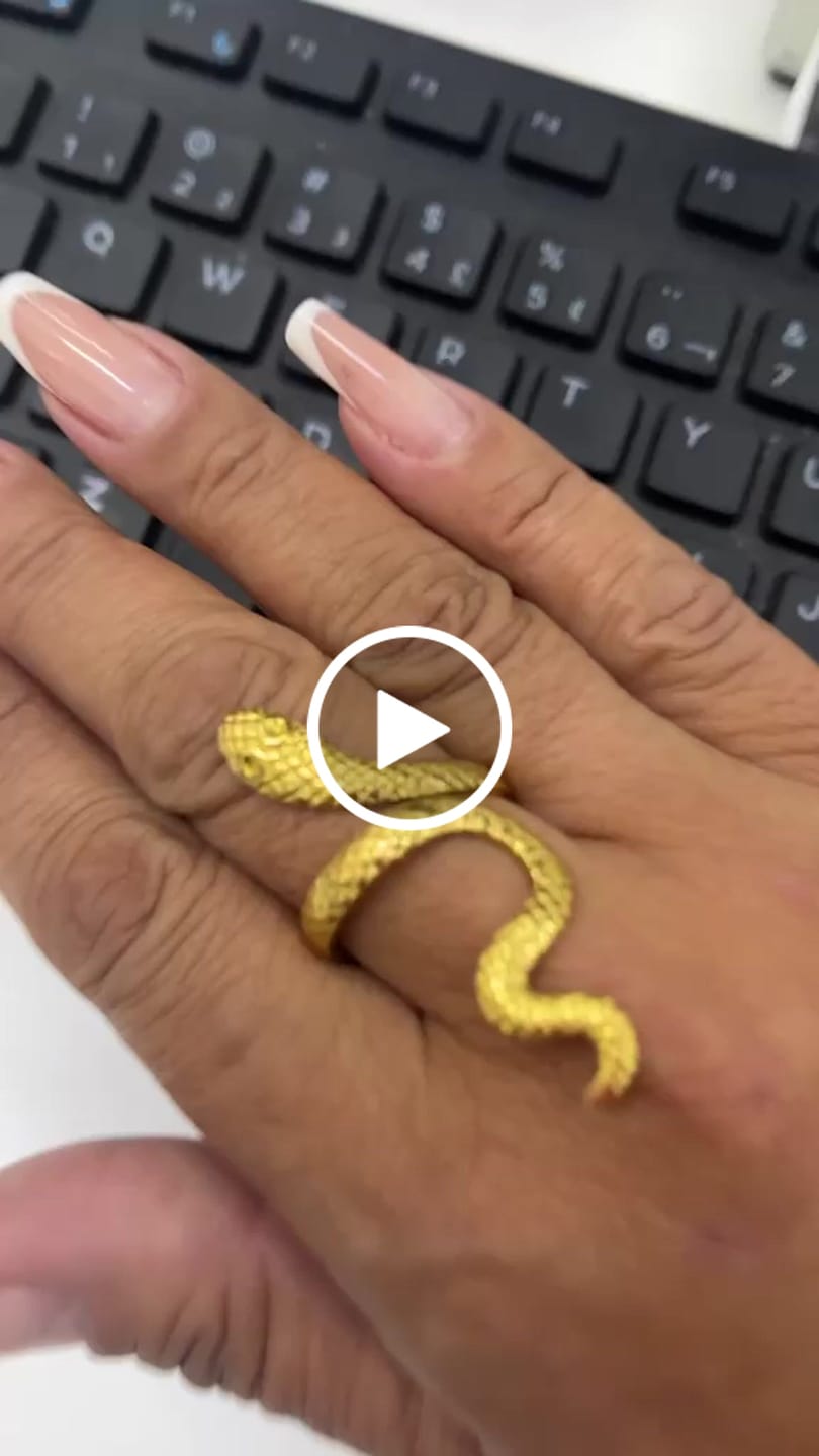 Customer video review of Anel Serpente Ajustável Banhado em Ouro 18K
