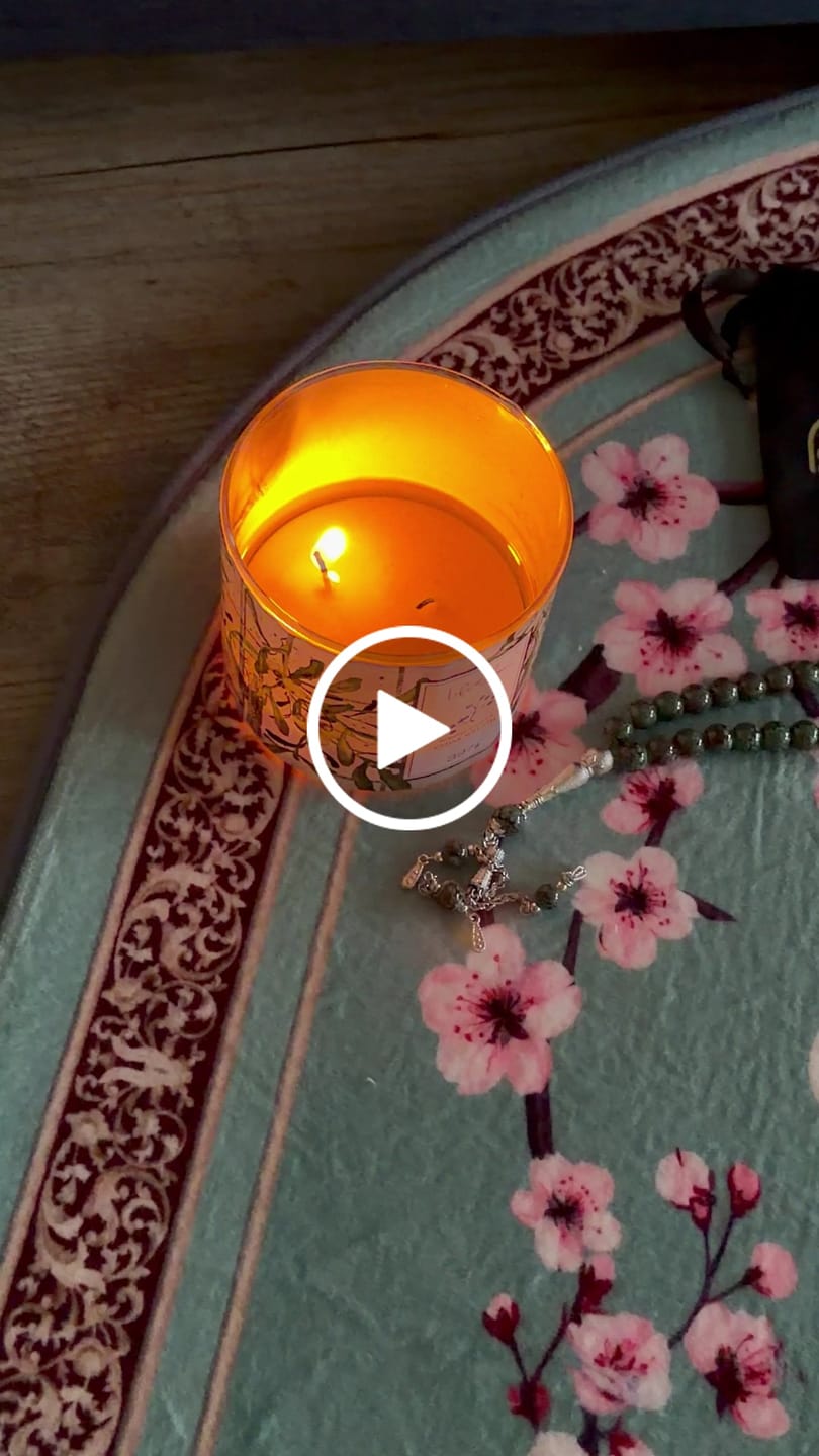 Customer video review of Zehra Blossom Padded Prayer Mat