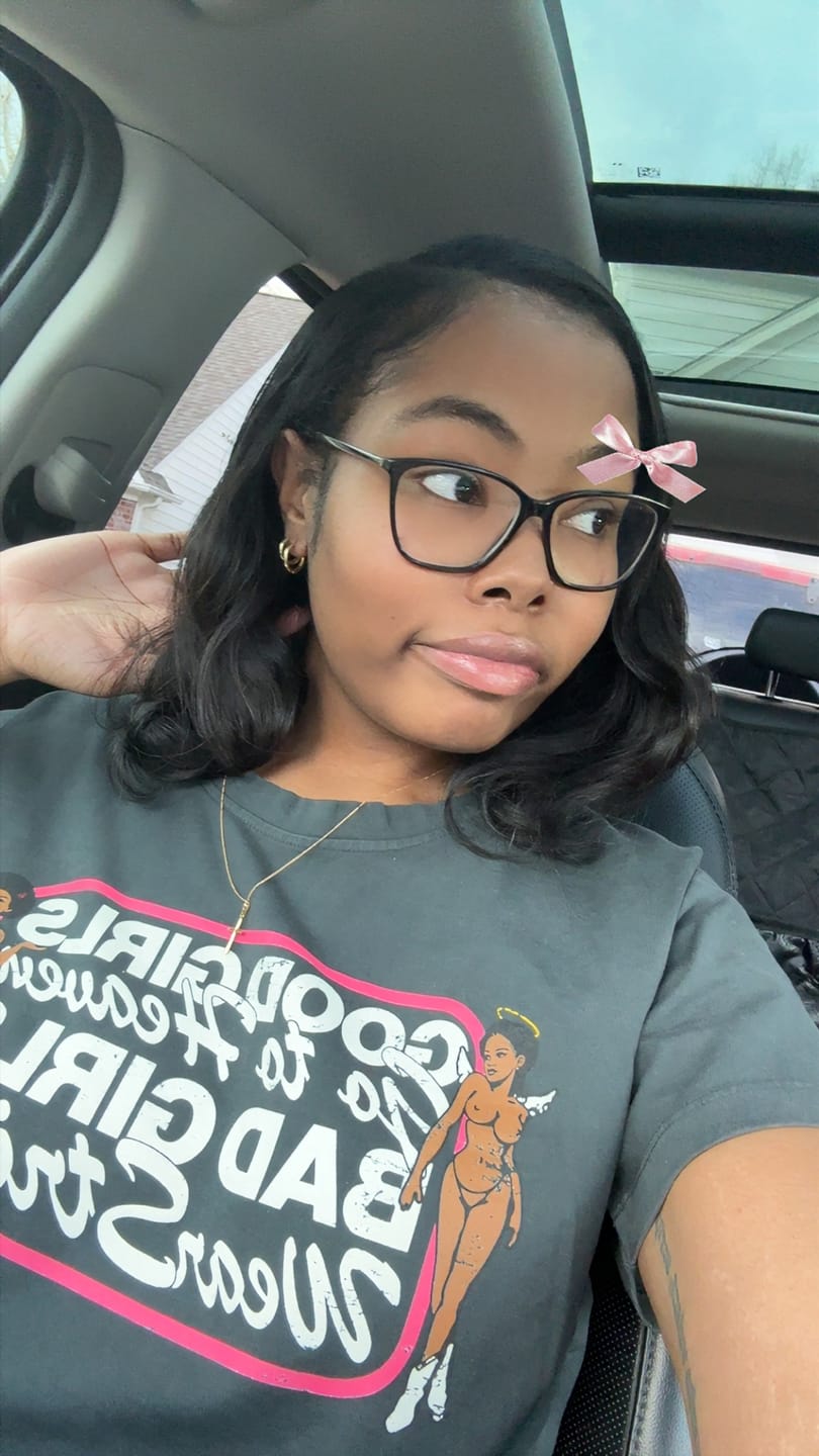 Customer photo review of GOOD GIRLS VINTAGE TEE