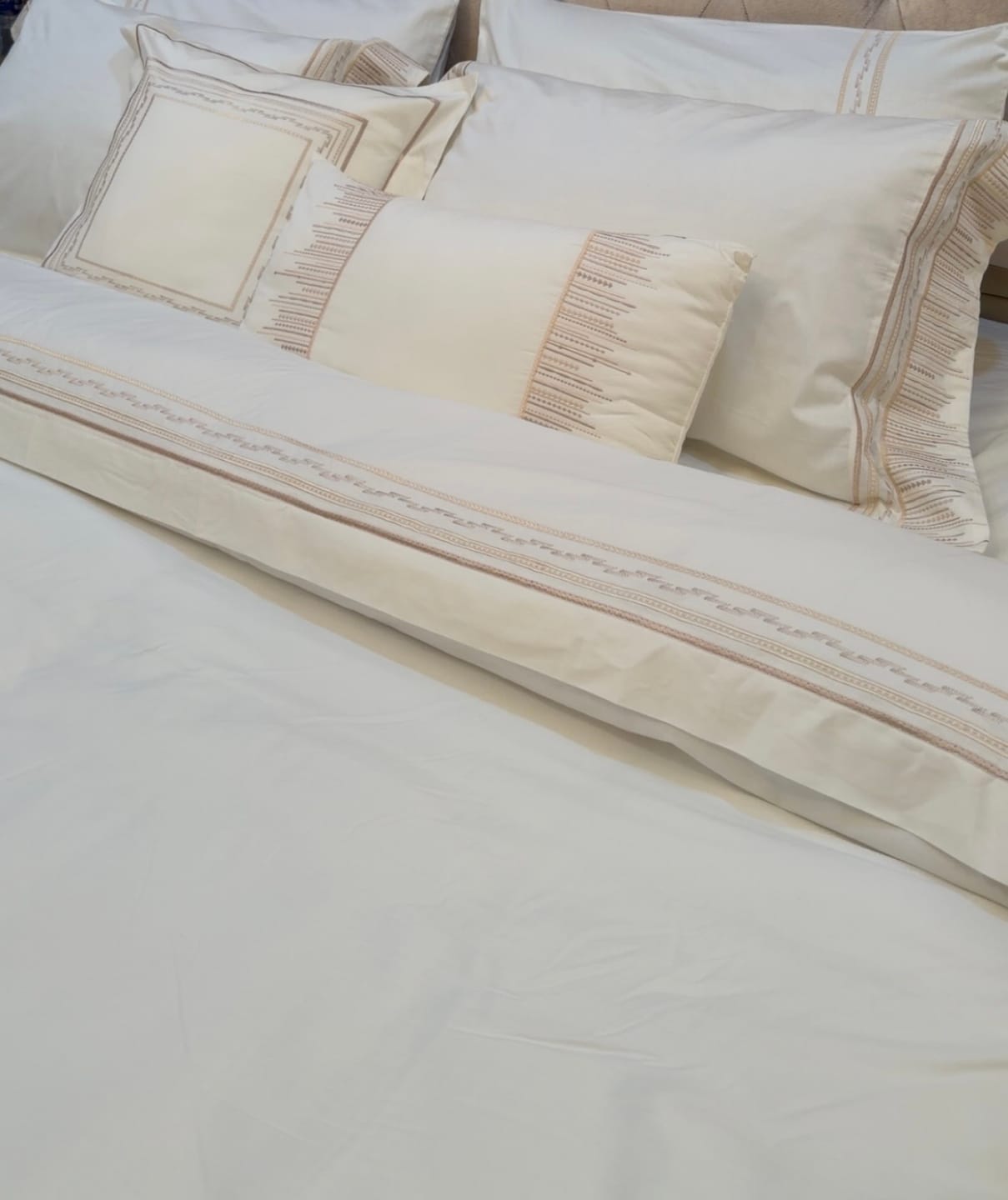 Customer photo review of Tajj Embroidery Solid Comforter Set