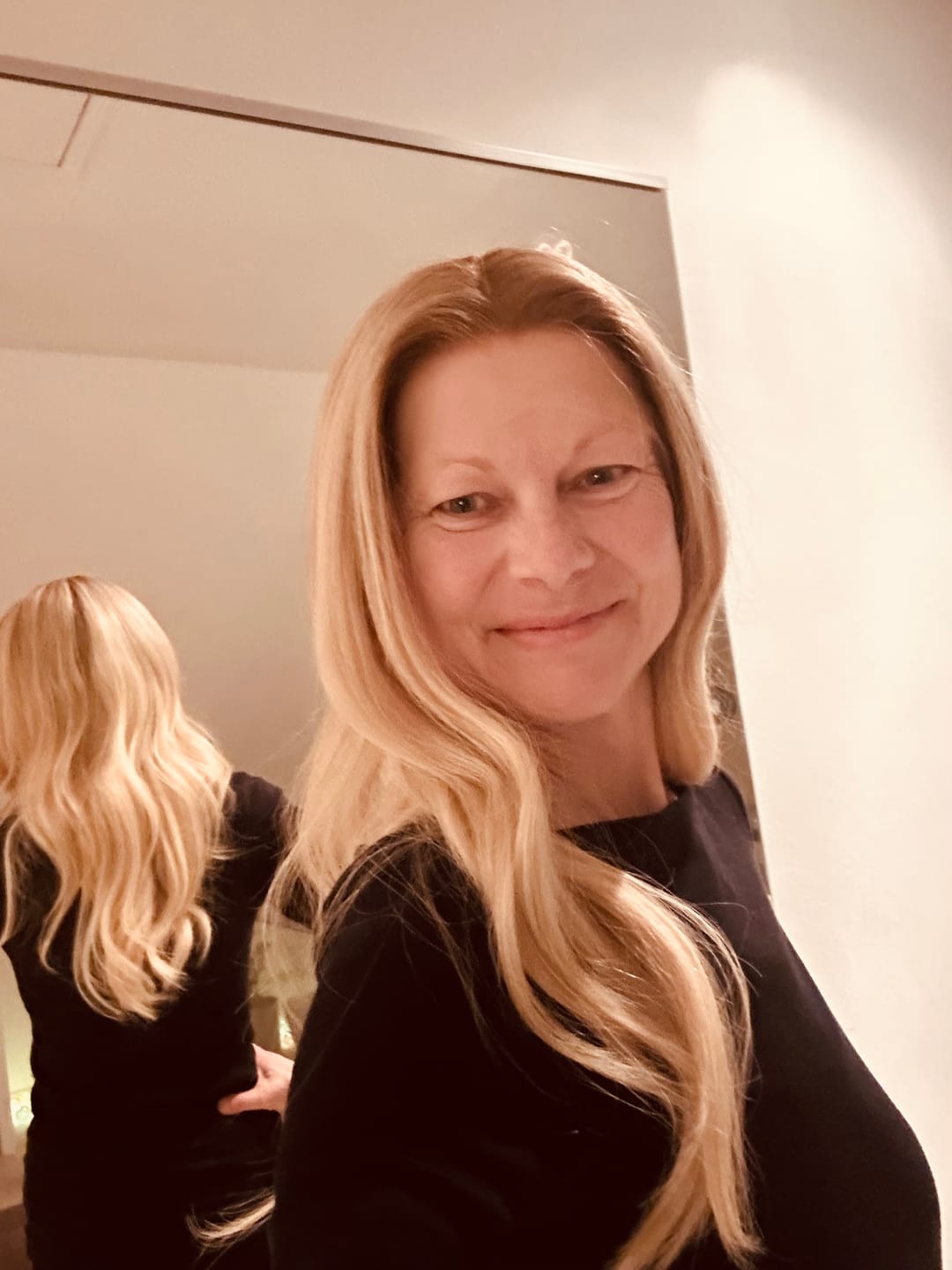 Customer photo review of Ria Hellblond Champagner