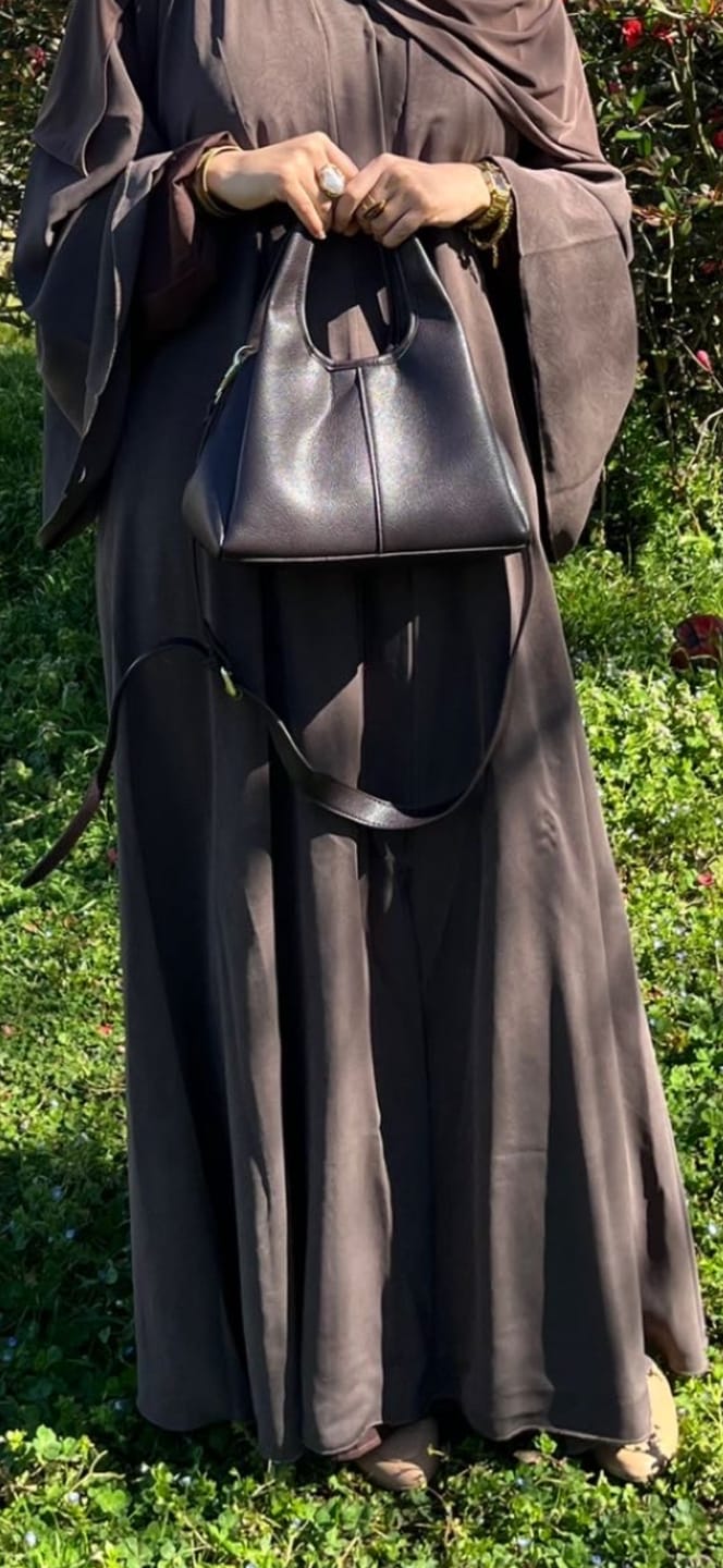 Customer photo review of Abaya Safiya Taupe