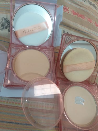 Customer photo review of O.TWO.O SMOOTH MIST MIRROR LOCKING POWDER