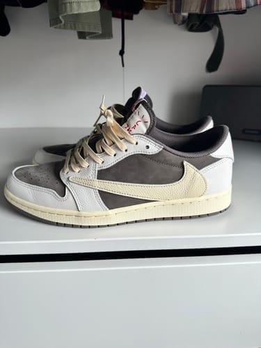 Customer photo review of Travis Scott x AJ1 Low OG 'Reverse Mocha'